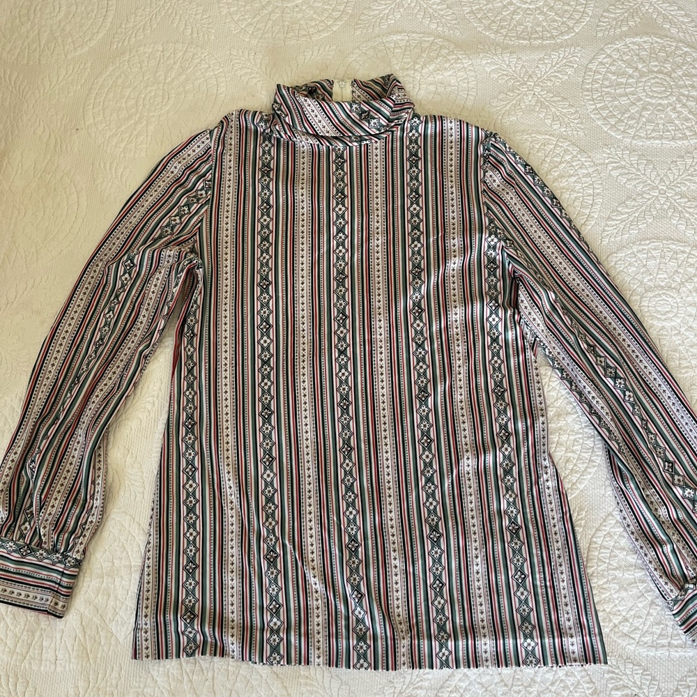 Women’s 70’s vintage lightweight polyester mock turtleneck top.